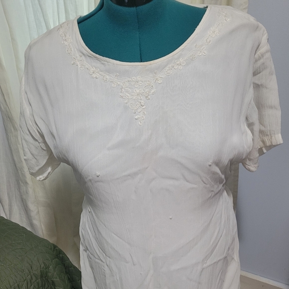 Beautiful Cream Dress - Picture 1 of 5